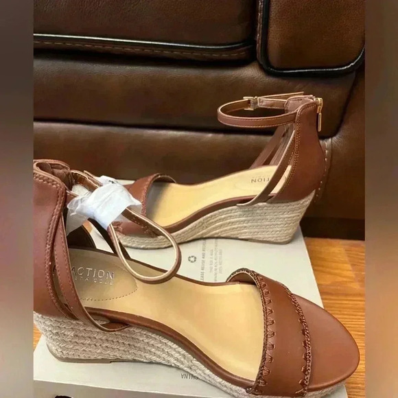 NIB Kenneth Cole Reaction Colton Espadrille Wedge Sandals Luggage Brown 9 - Picture 4 of 8